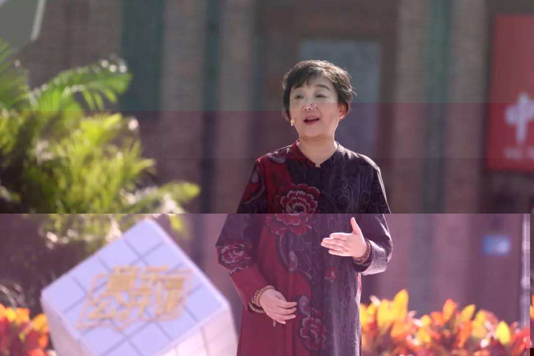 哲學系教授羅筠筠